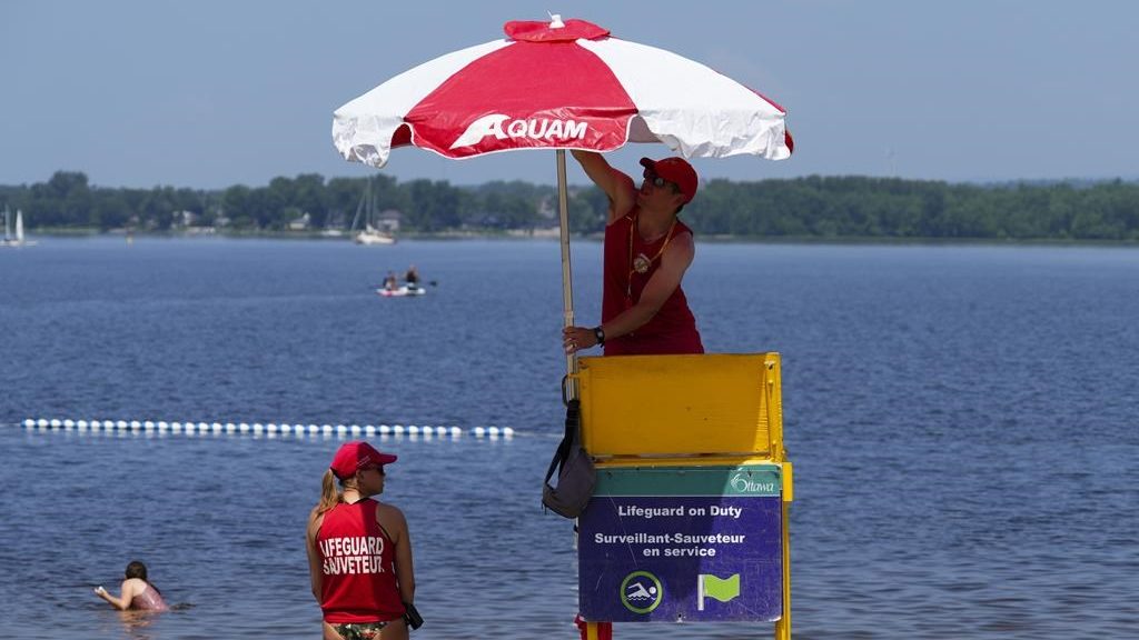 People take to the waters and shores at Brittania Beach on the Ottawa River. THE CANADIAN PRESS/Sean Kilpatrick