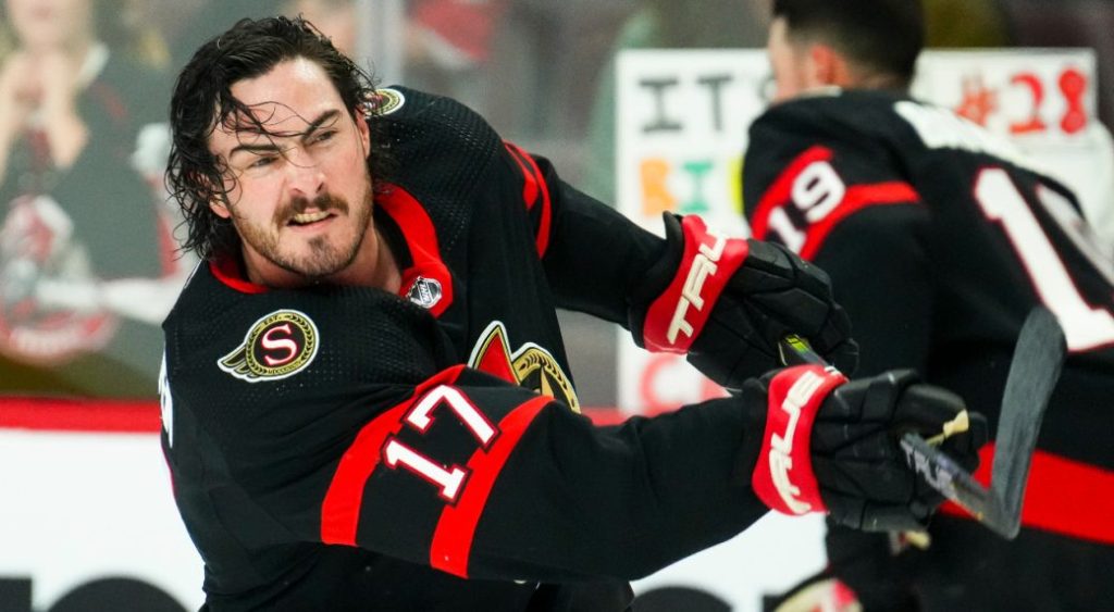 Senators' MacEwen exits game vs. Flyers with lower-body injury