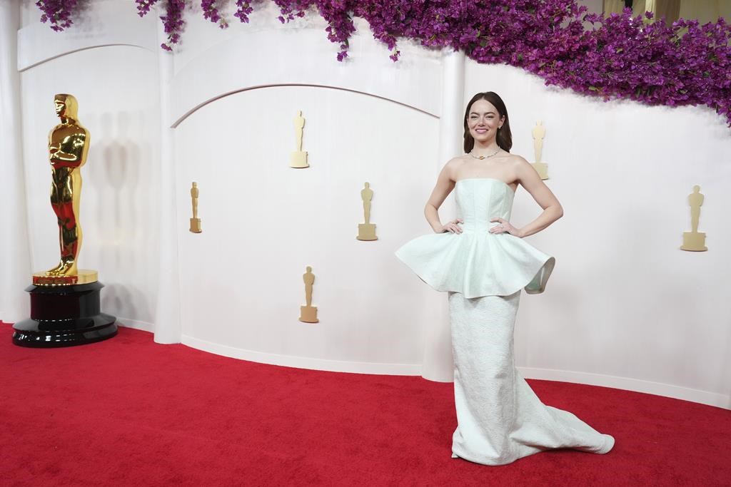 America Ferrera stuns in sparkly Barbie pink, Rita Moreno waves in statement black on Oscars carpet