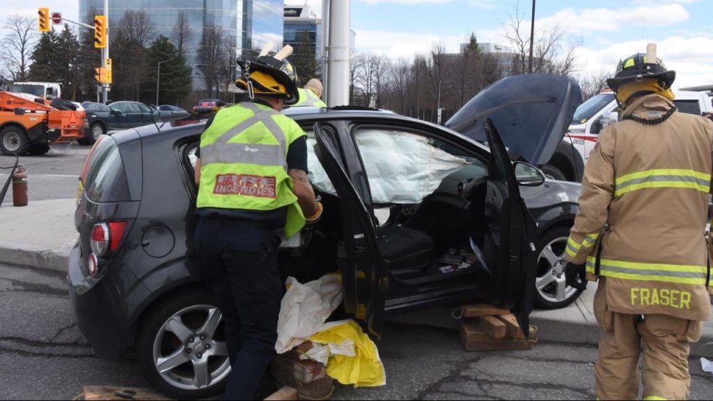 Ottawa firefighters pull trapped driver to safety following east end collision