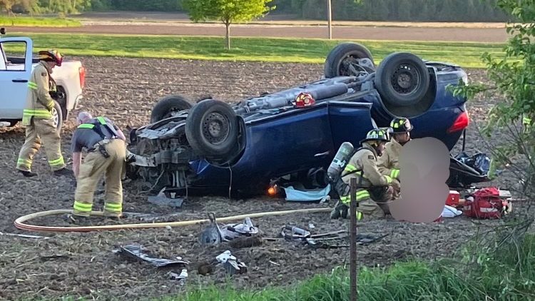 Ottawa Firefighters free trapped driver in North Gower crash