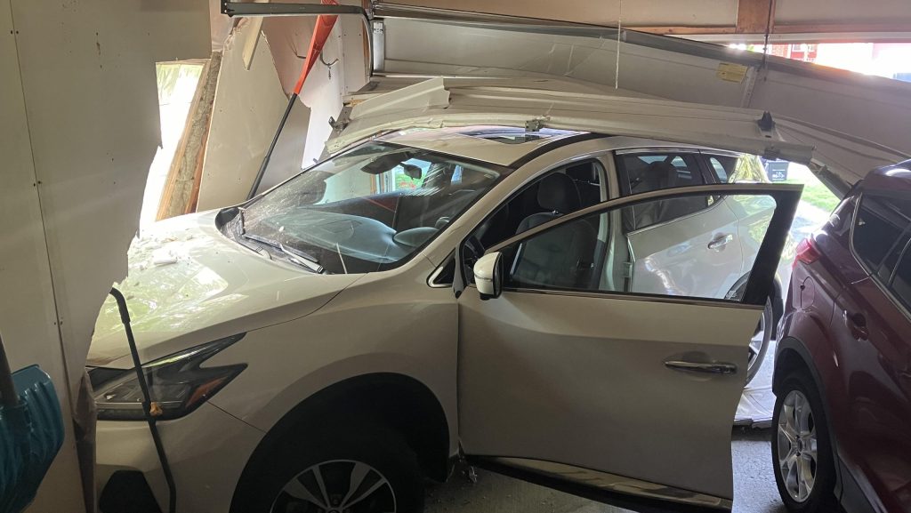 Driver crashes vehicle into garage in Kanata: OFS