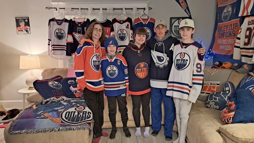Canadians throw parties, gather with friends to cheer on Oilers in Stanley Cup final