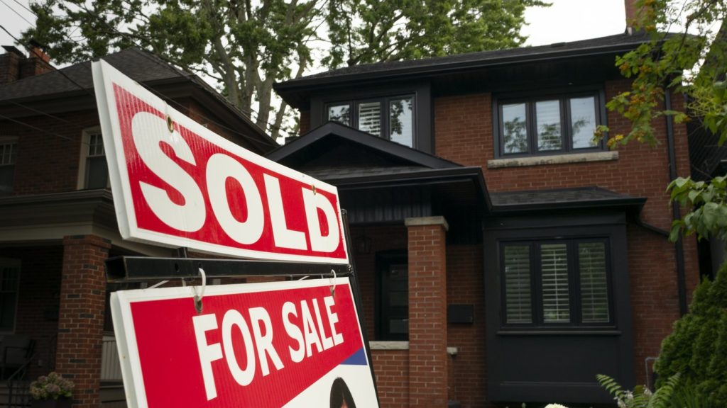 Canadians will save on monthly mortgage payments, following last week's interest rate cut. (CityNews/files)