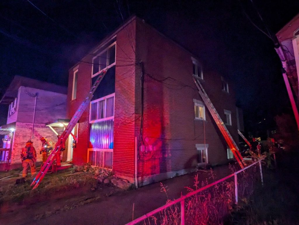 Ottawa crews quickly contain fire in Vanier apartment