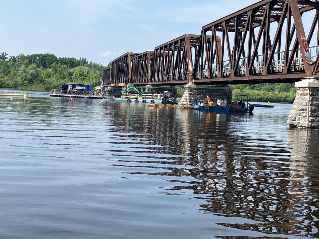 Preparation work for the installation of pier protection for the north bridge (July 29, 2024). Photo by City of Ottawa. 