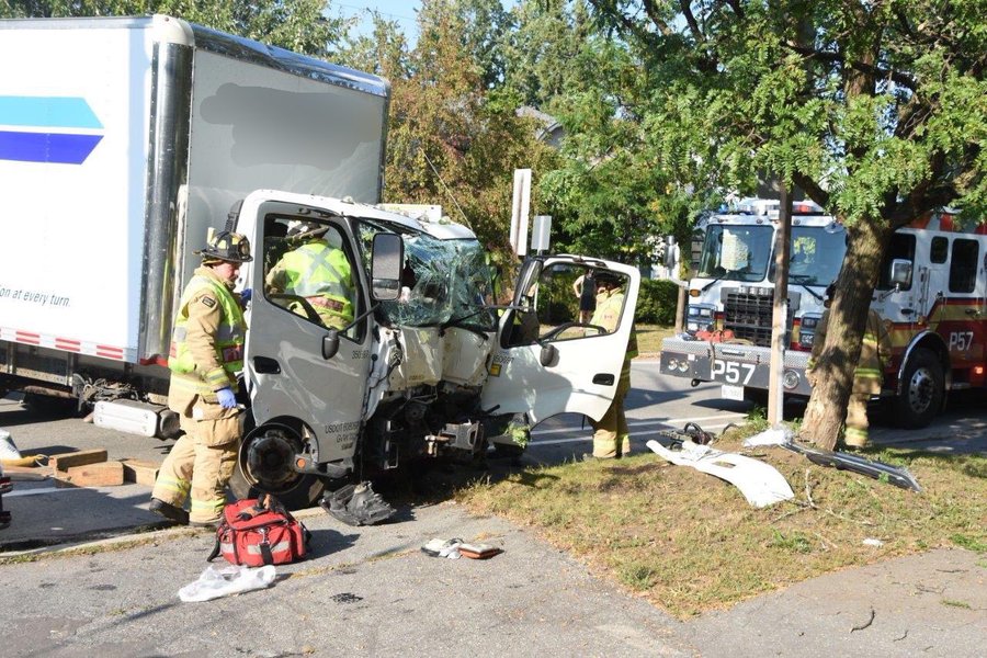 Ottawa firefighters rescue two people following single-vehicle crash into tree