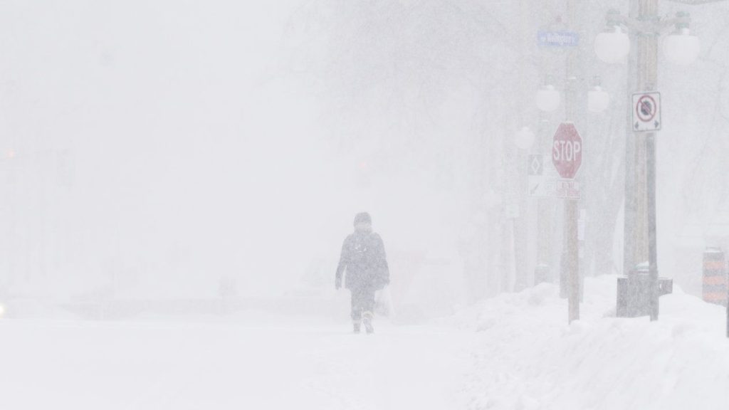 Storm buries parts of Ontario under nearly a metre of snow, thousands without power