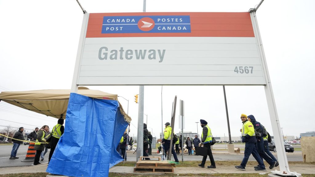 Canada Post down eight million parcels amid strike as talk carry on over weekend