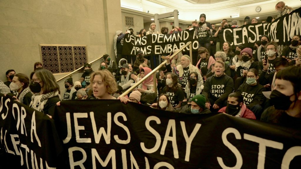 Group holds sit-in at Parliament protesting Canada's response to Israel-Gaza war