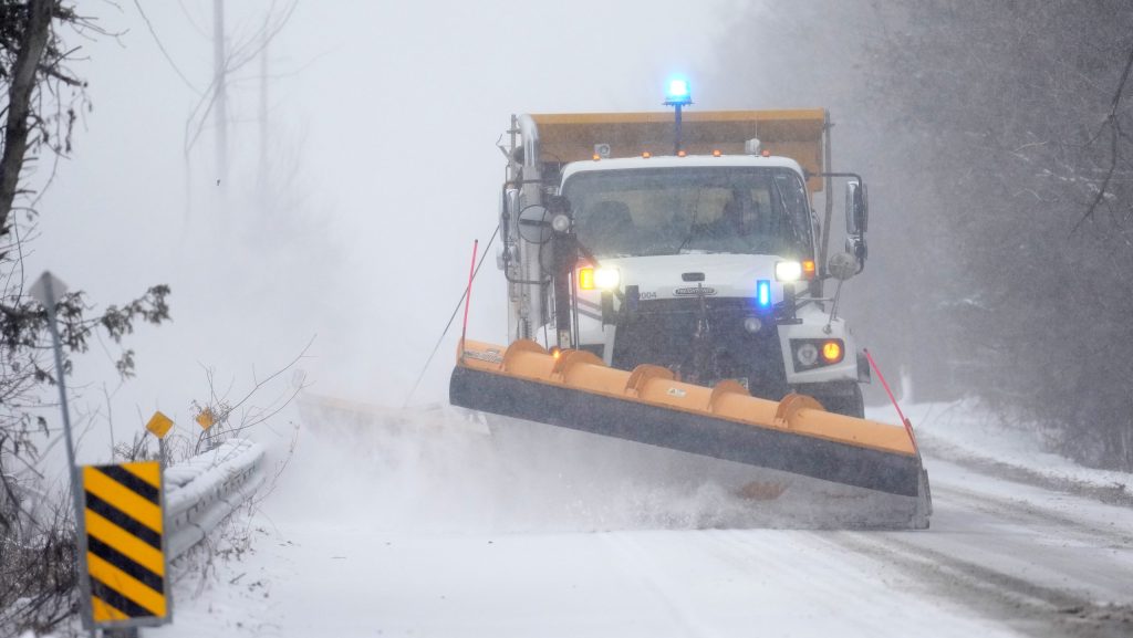 Snow blankets Ottawa with city vehicles out plowing, salting