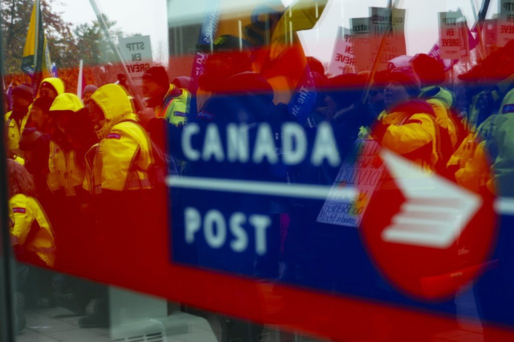 Canada Post strike hits three-week mark as union says it's ready to restart mediation