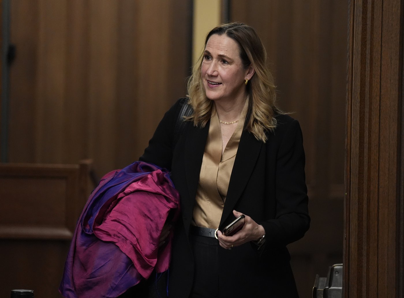 Is the O-Train open in Ottawa? Line 2, 4 launch