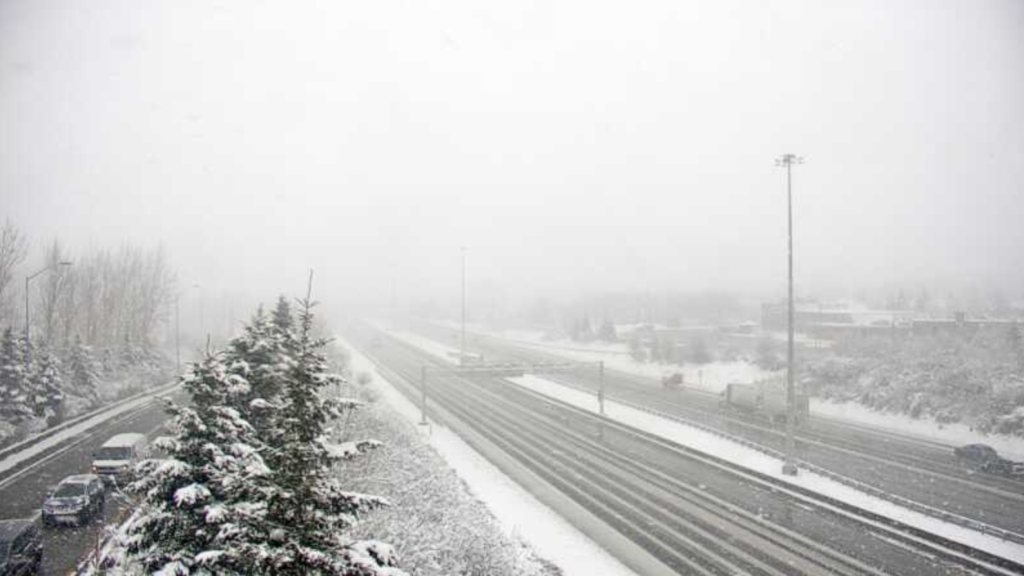 City of Ottawa's Traffic Camera showing current road conditions on Highway 417 & Kanata. (City of Ottawa/website)
