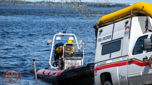 Kayaker rescued after capsizing in Ottawa River