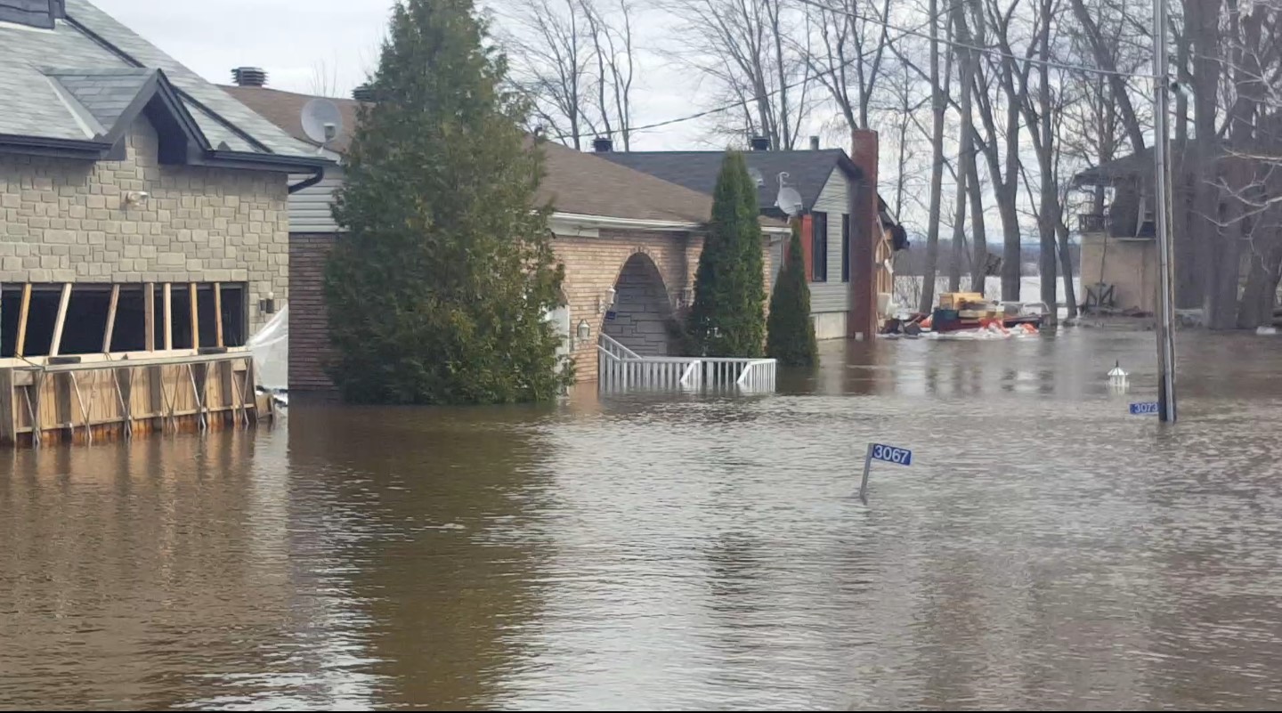 Daily garbage collection planned for Ottawa River flood zones ...